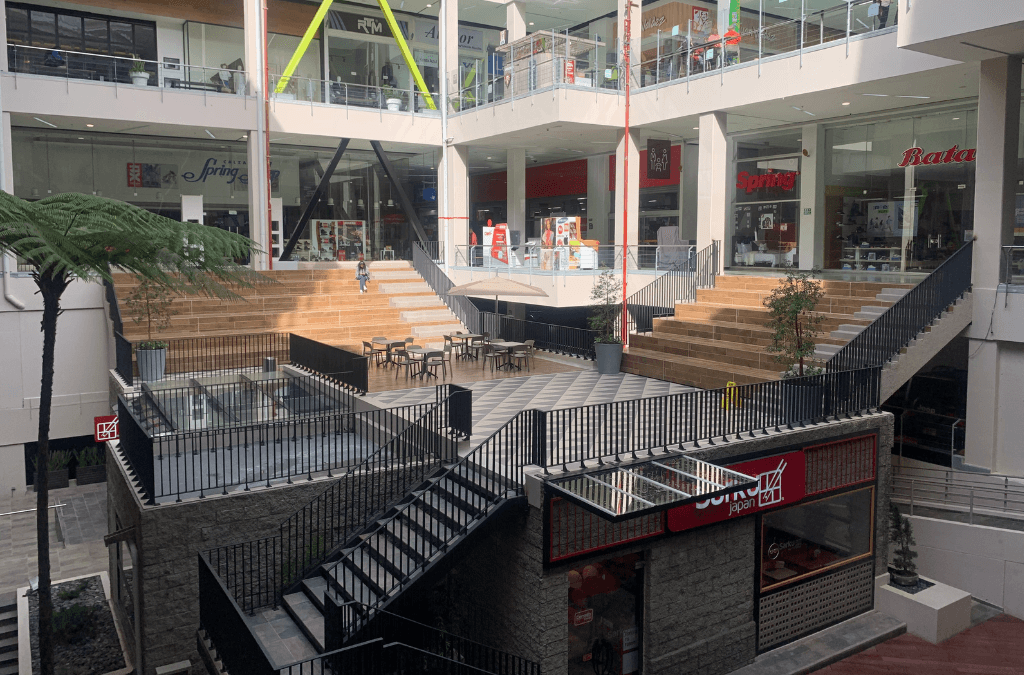 Proyecto Invernadero en Centro Comercial Portal 80